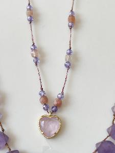 Collier pierres coeur mauve doré 