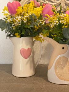 pot pichet vase coeur rose