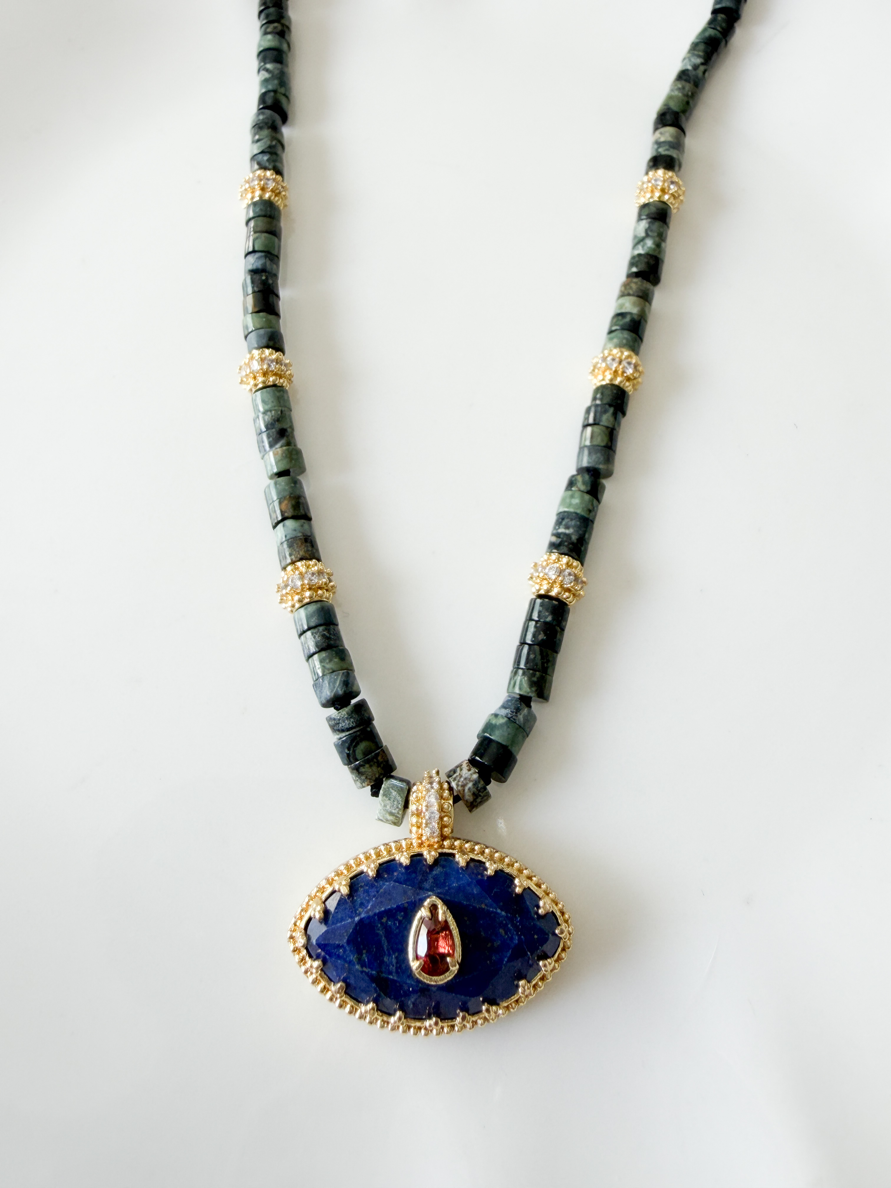 Collier pierres oeil bleu doré