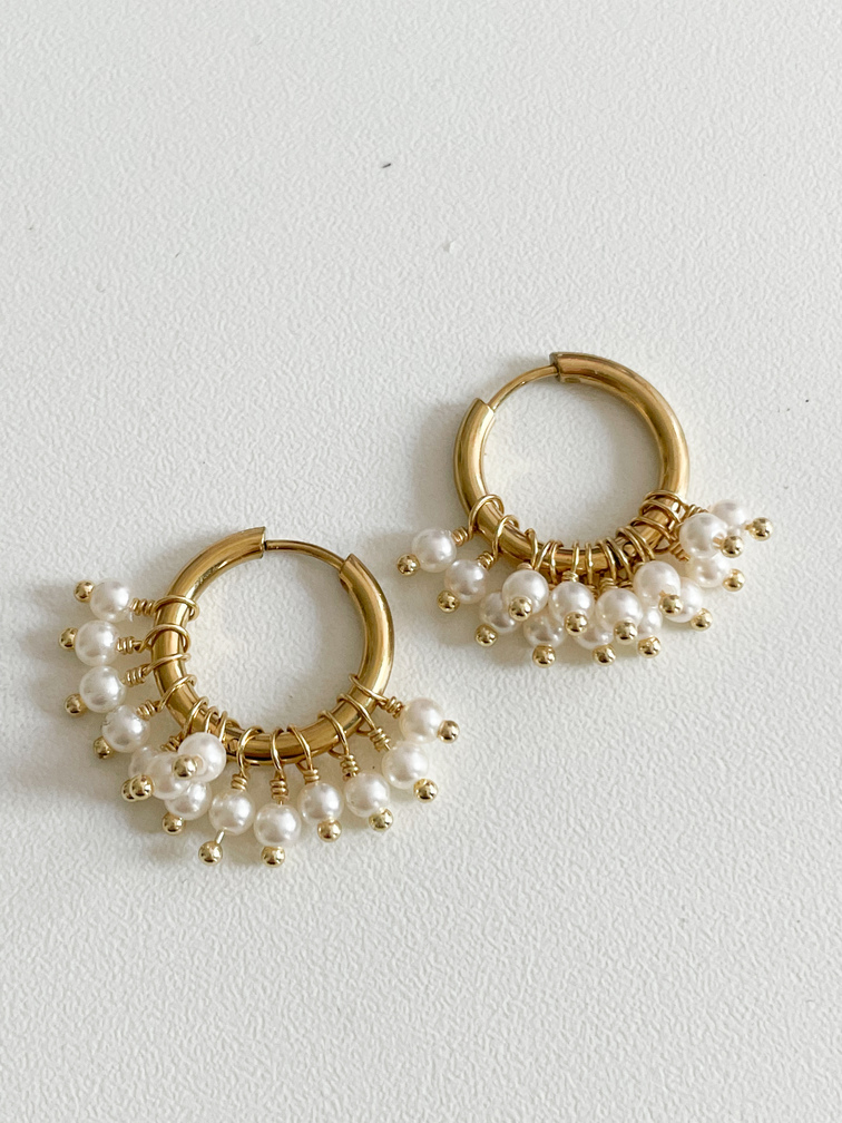 Boucles Gisèle perles blanches doré