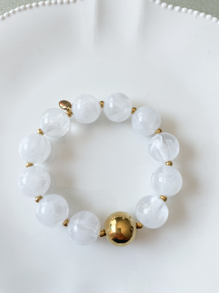 Bracelet perles rondes blanches doré