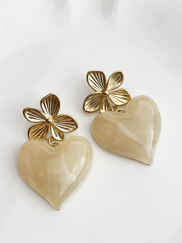 Boucles fleurs coeur beige doré