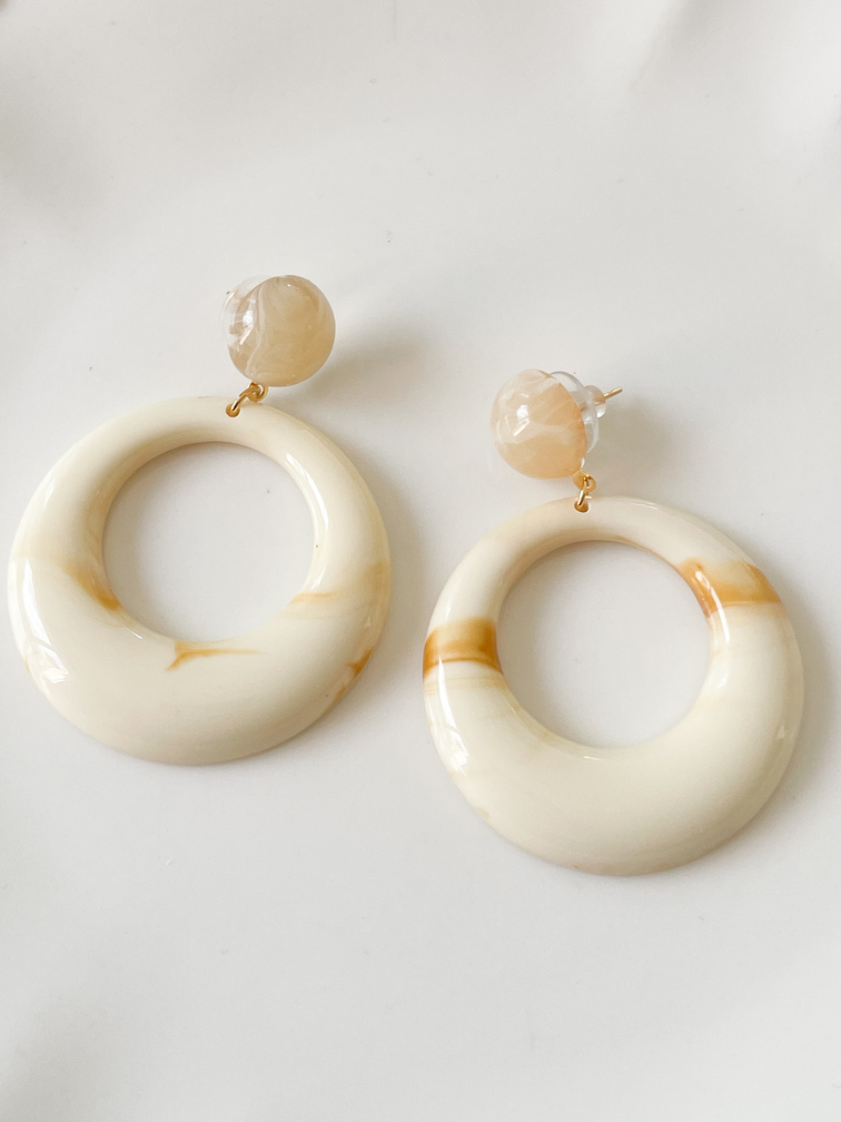 Boucles résine beige de la capsule Cricri