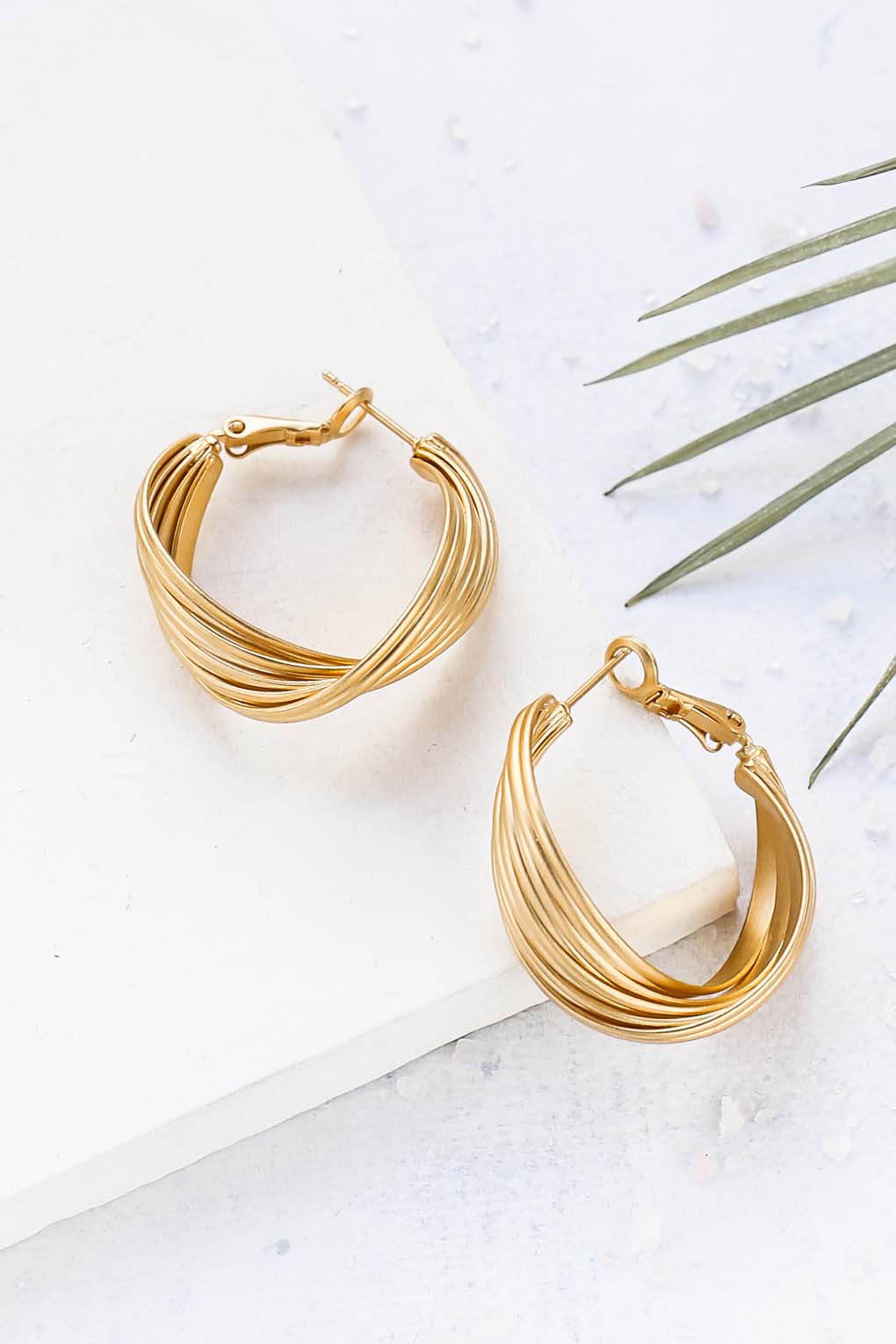 boucles Coco hoop doré de Shlomit Ofir