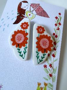 Boucles fleurs rouges porcelaine du live