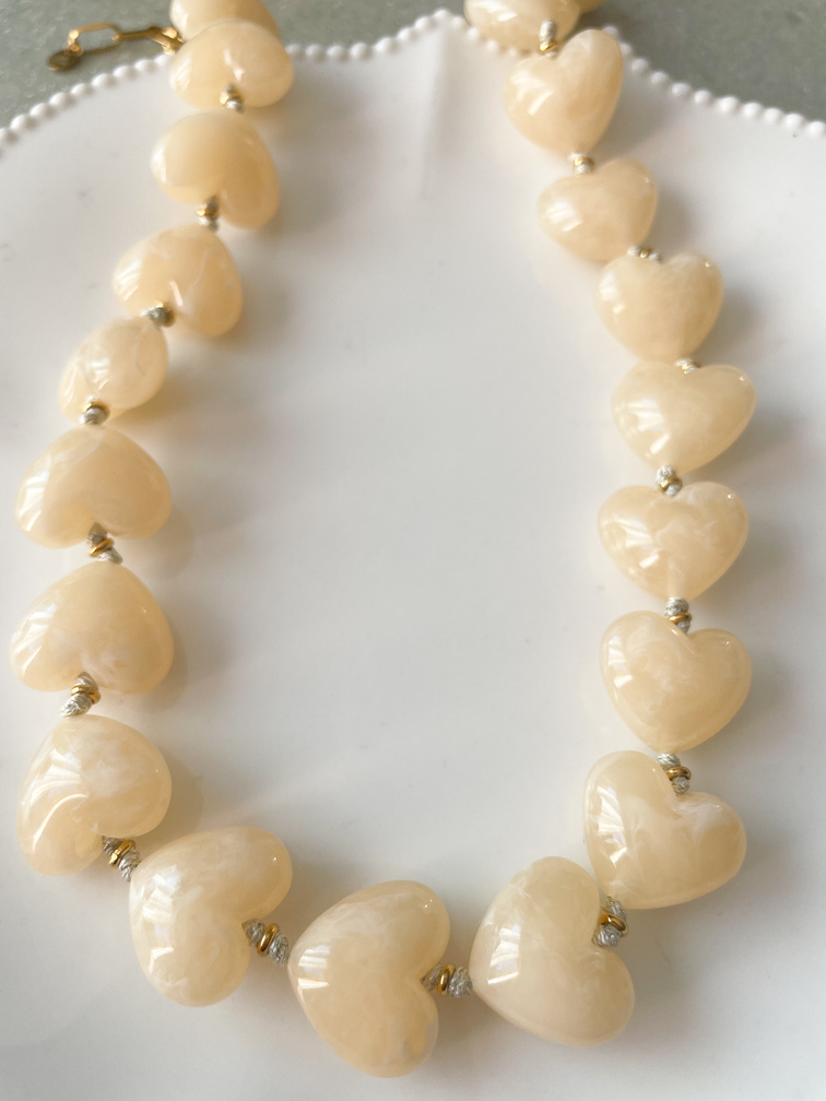 Collier Michelle coeur beige doré