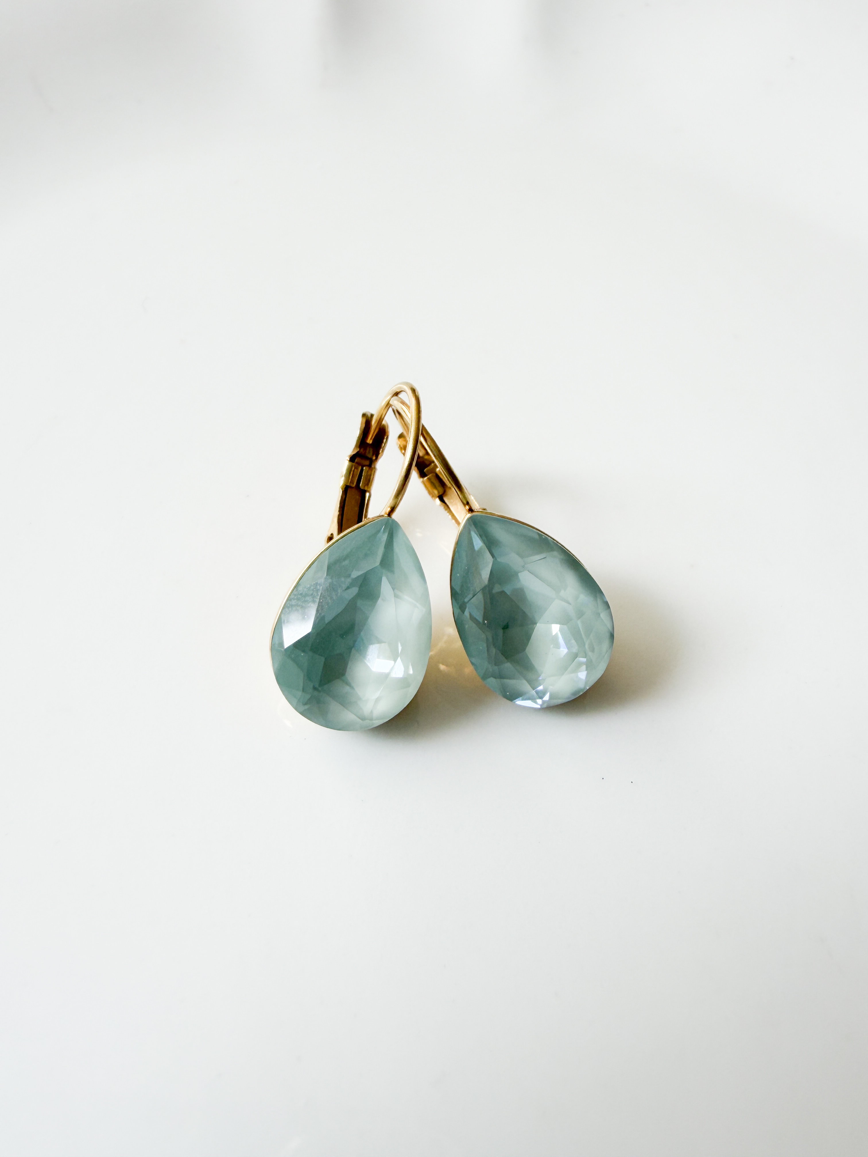 Boucles cristal goutte bleu glacier doré