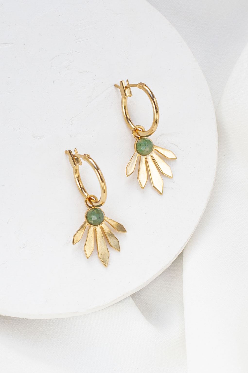 boucles Didi créoles vert doré de Shlomit Ofir