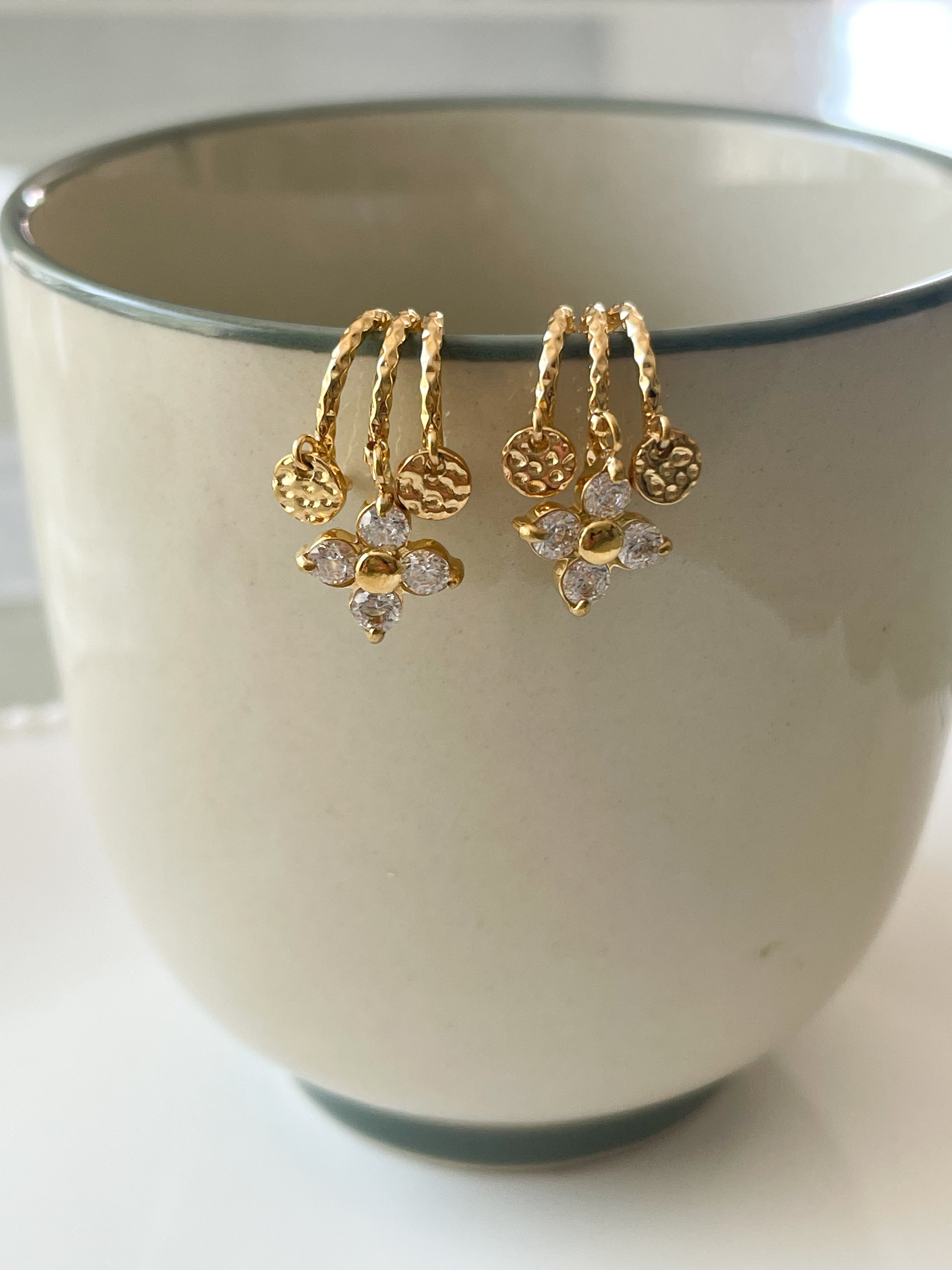Boucles mini créoles fleur doré