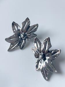 Boucles fleur argenté