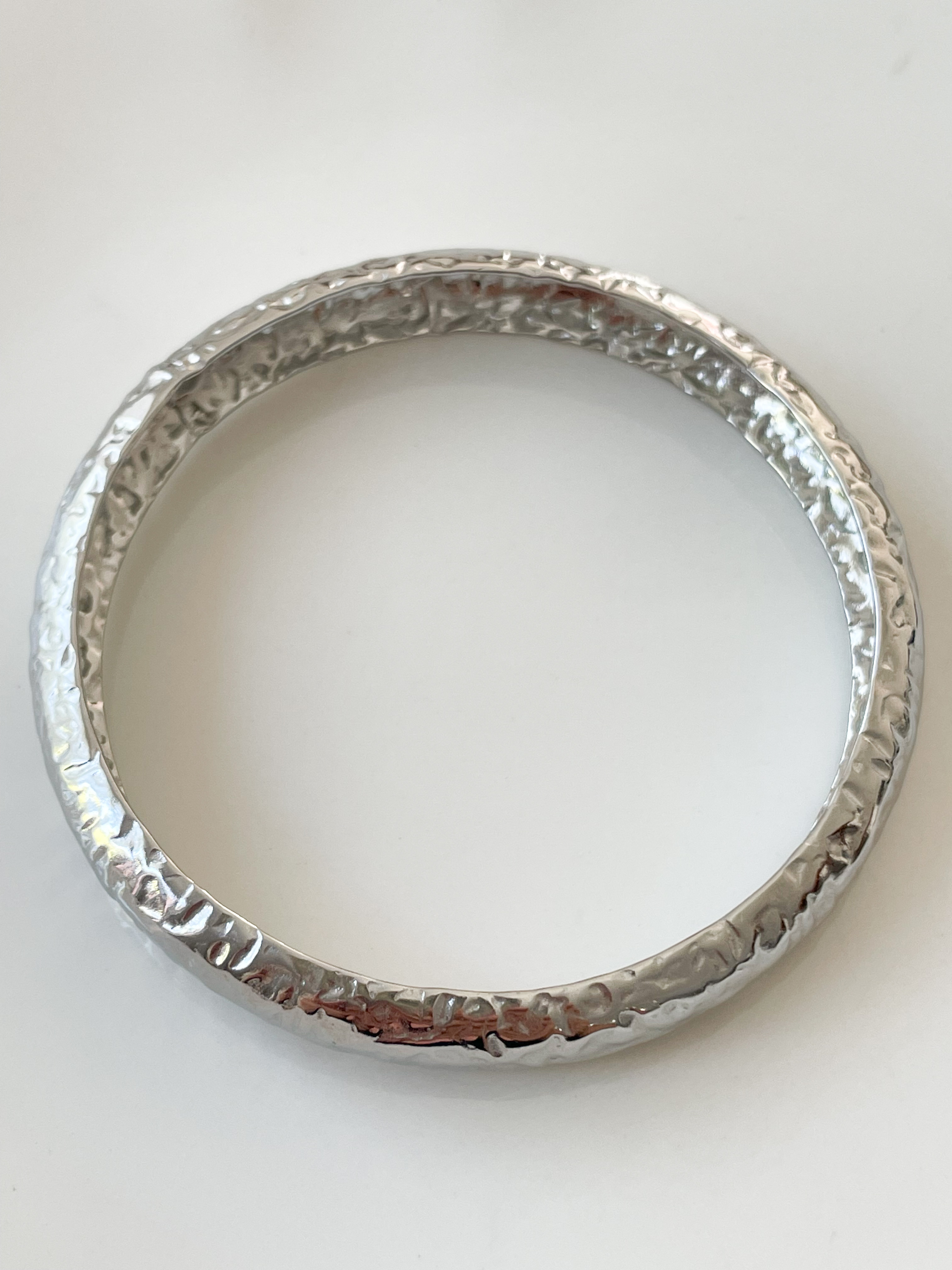 Bracelet jonc martelé argenté
