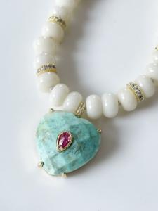 Collier pierres coeur blanc turquoise doré