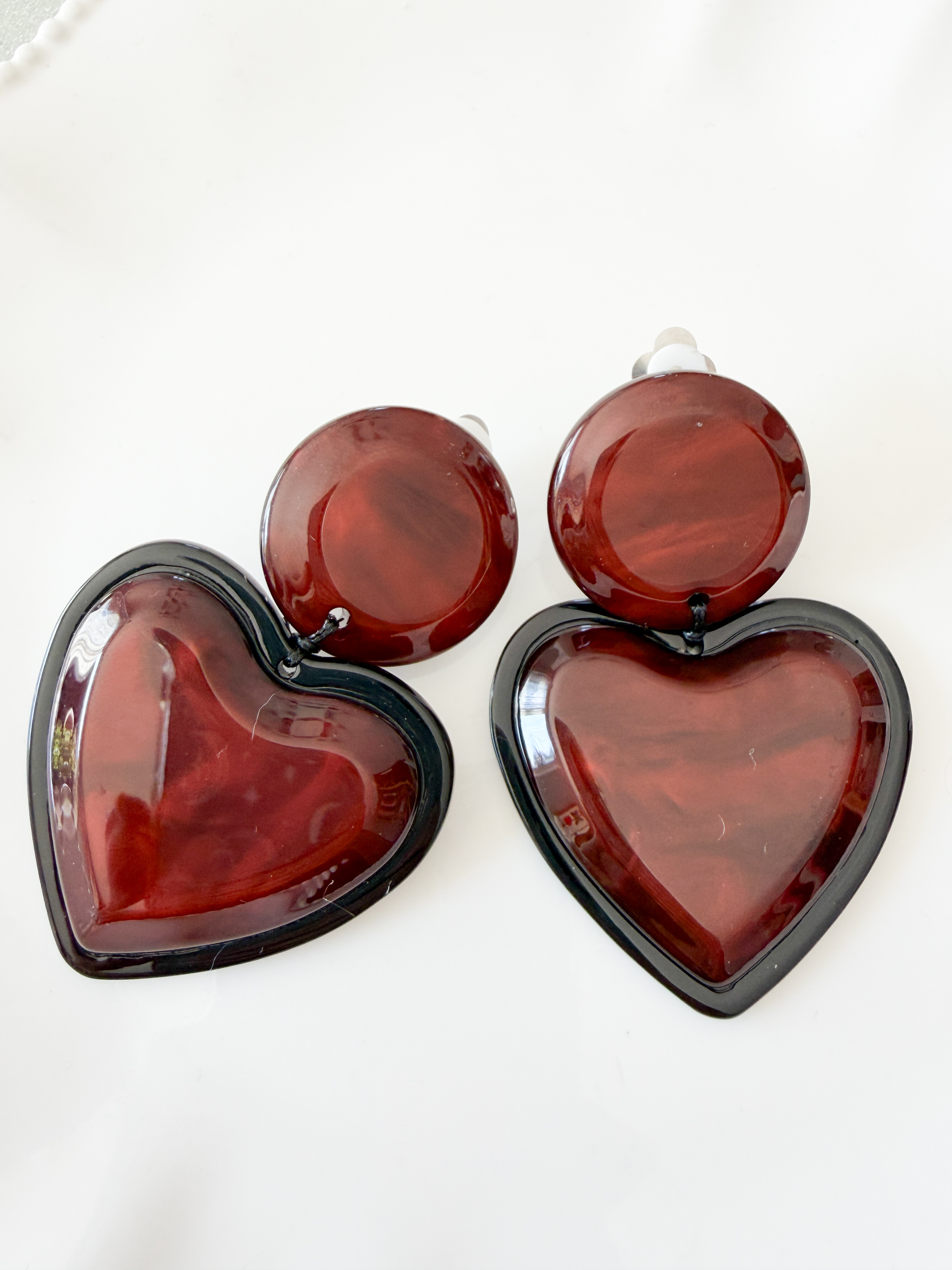 Boucles CLIP coeur résine marron
