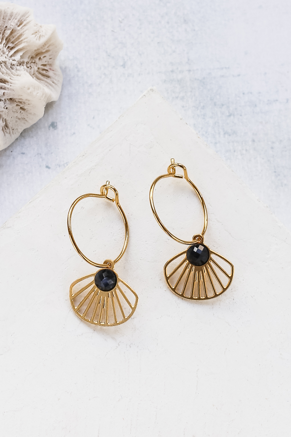 boucles Belize hoop noir doré de Shlomit Ofir