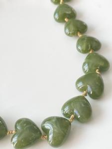 Collier Michelle coeur kaki doré