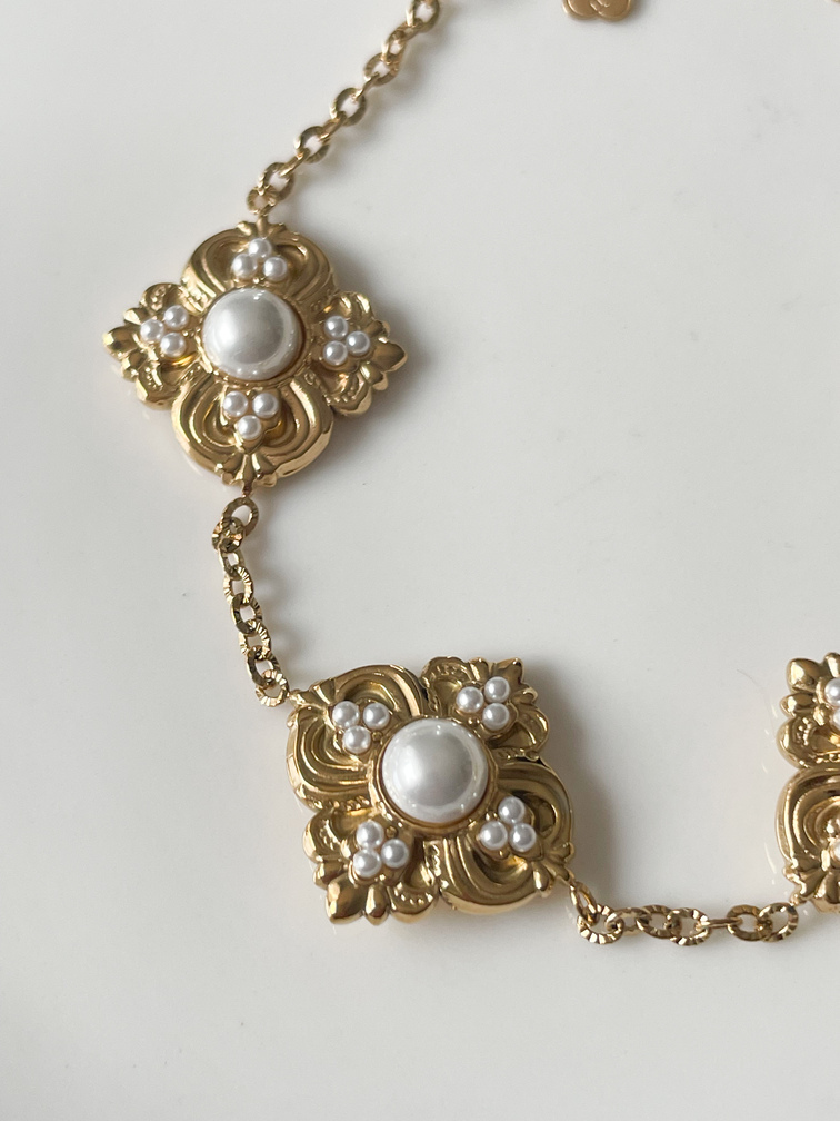 Bracelet fleurs perles blanc doré