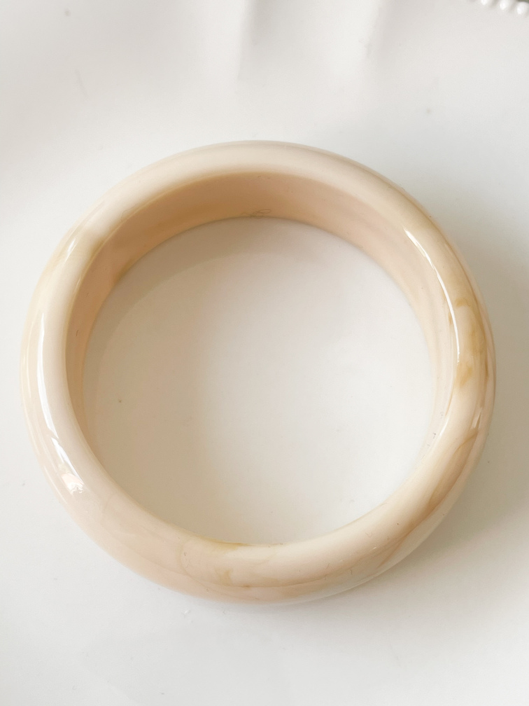 Bracelet résine beige de la capsule Cricri