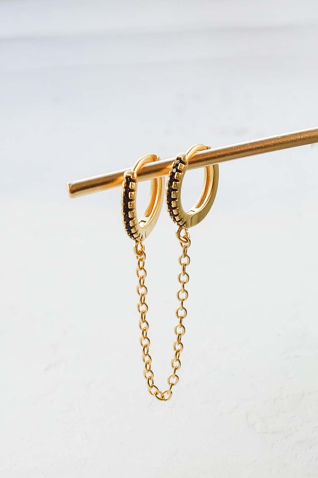 boucles Byron noir doré de Shlomit Ofir