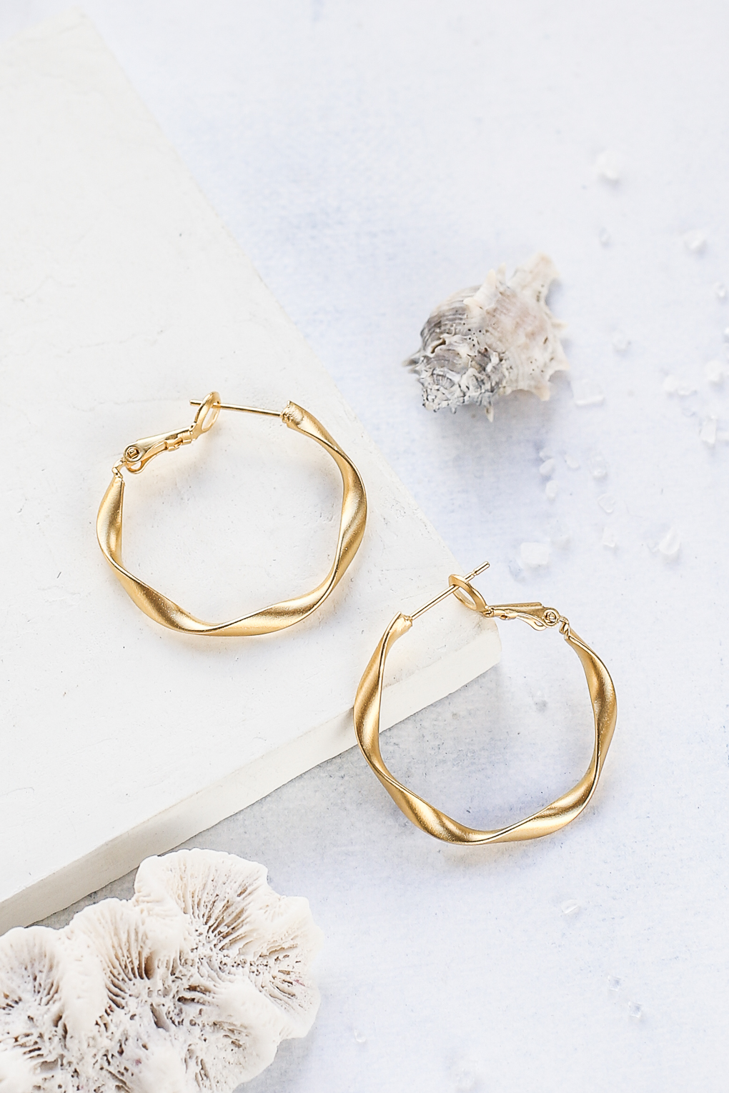 boucles Vibes large doré de Shlomit Ofir
