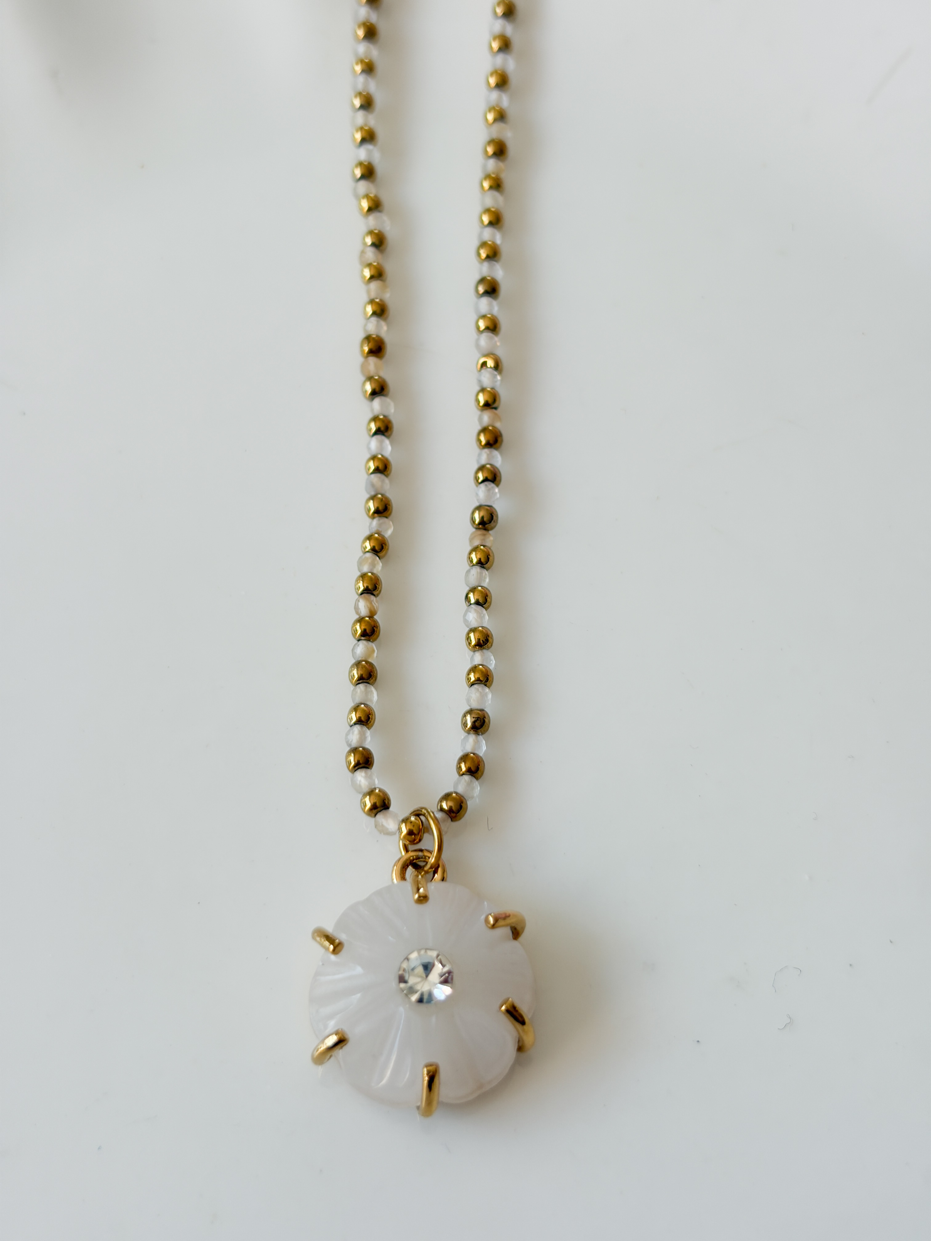 Collier Nymphéa blanc doré