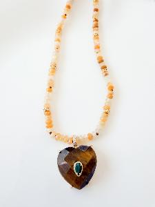 Collier pierres coeur beige marron doré