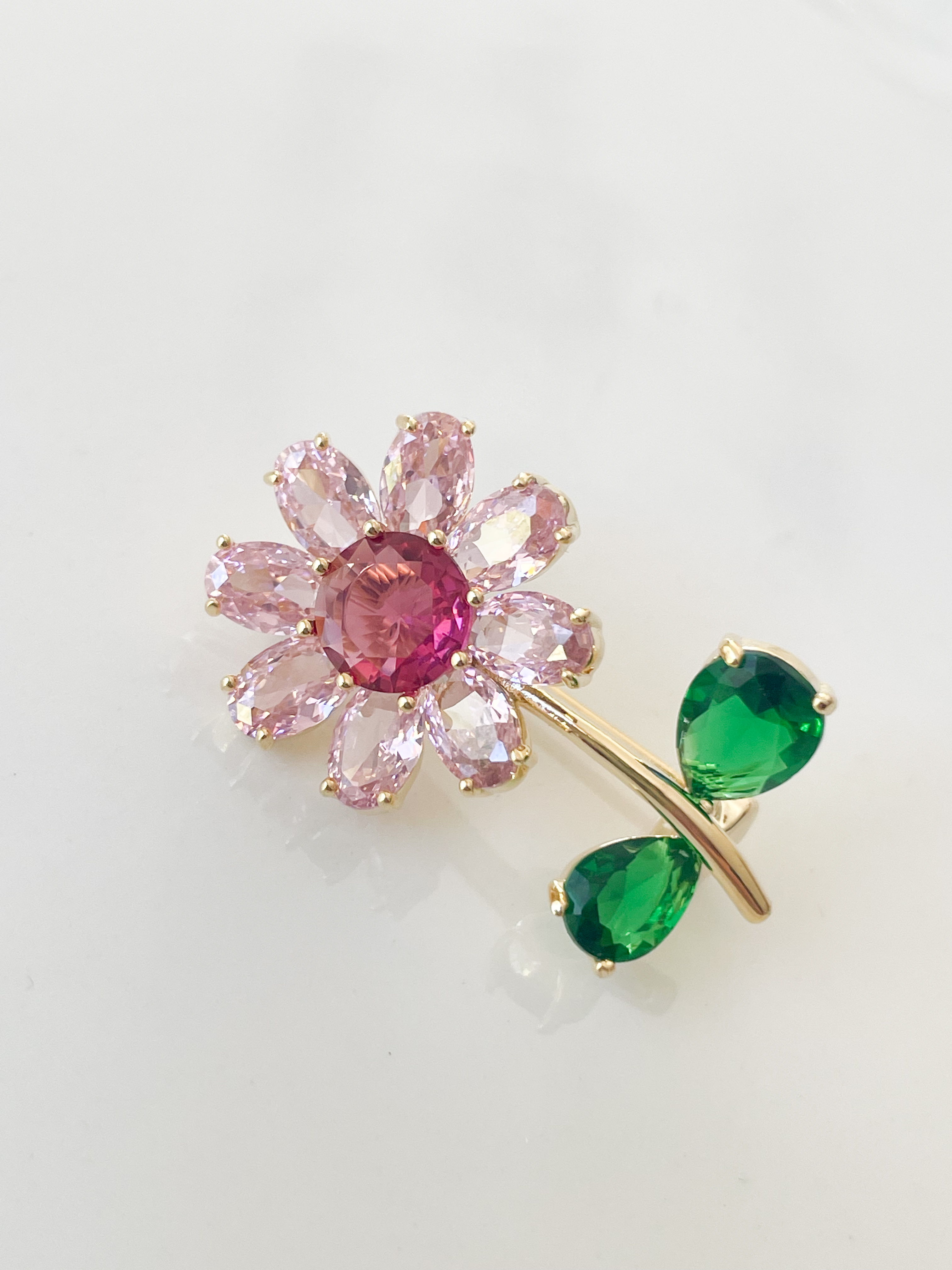 Broche fleur rose vert doré