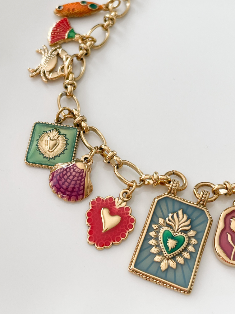 Collier breloques médaillon ex voto doré