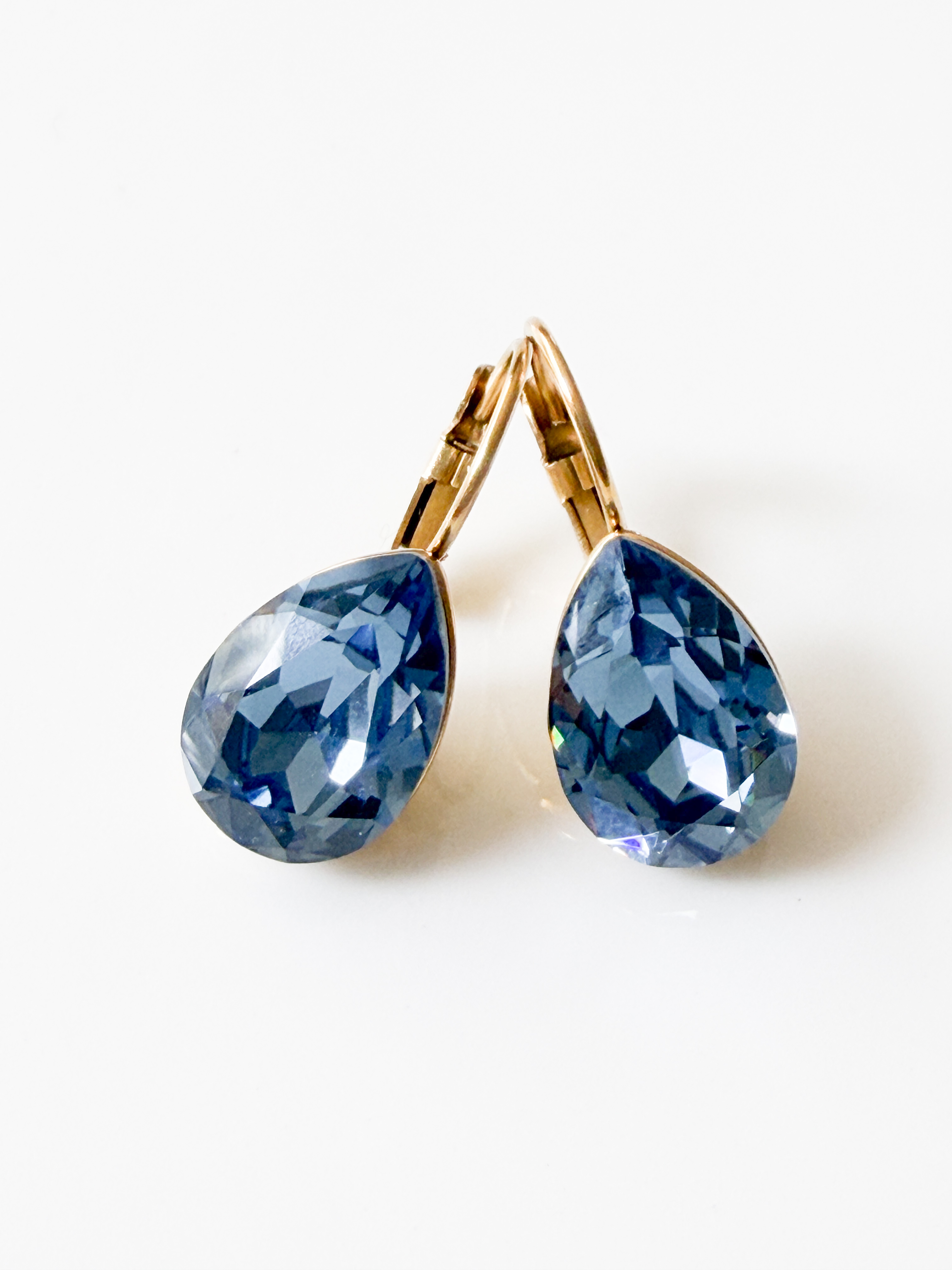 Boucles cristal goutte bleu denim doré