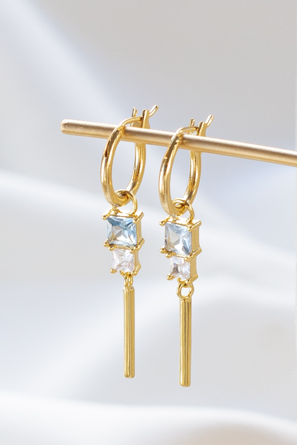 boucles Soho bleu doré de Shlomit Ofir