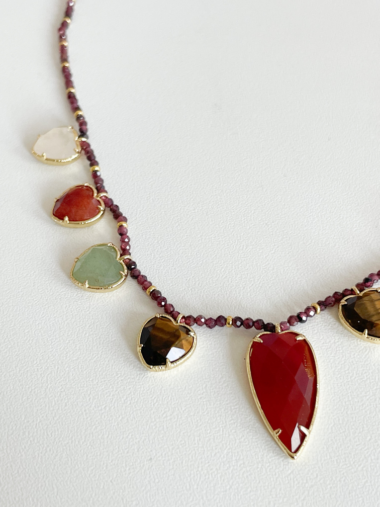 Collier Coeur pierres vert brique doré