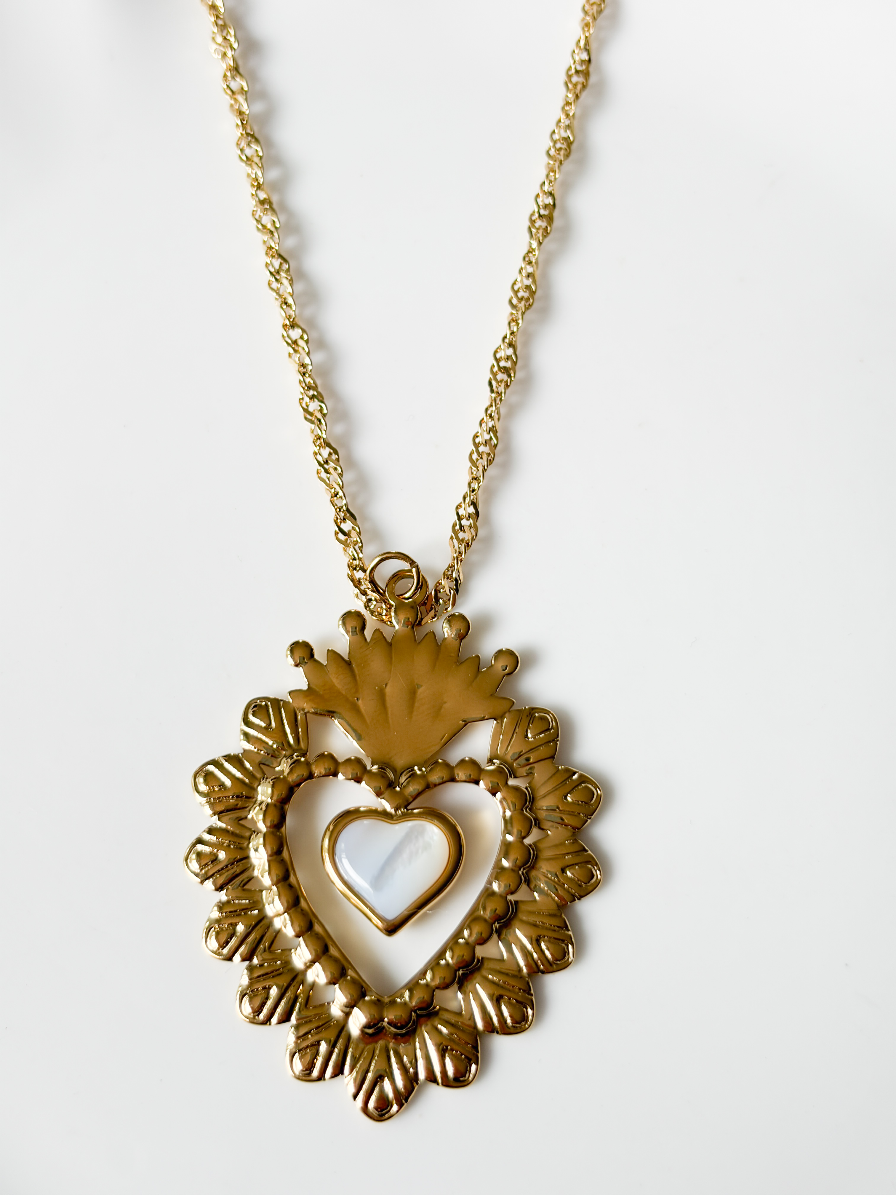 Collier Coeur ex voto blanc nacré doré