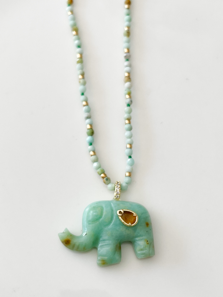 Collier éléphant pierres turquoise doré