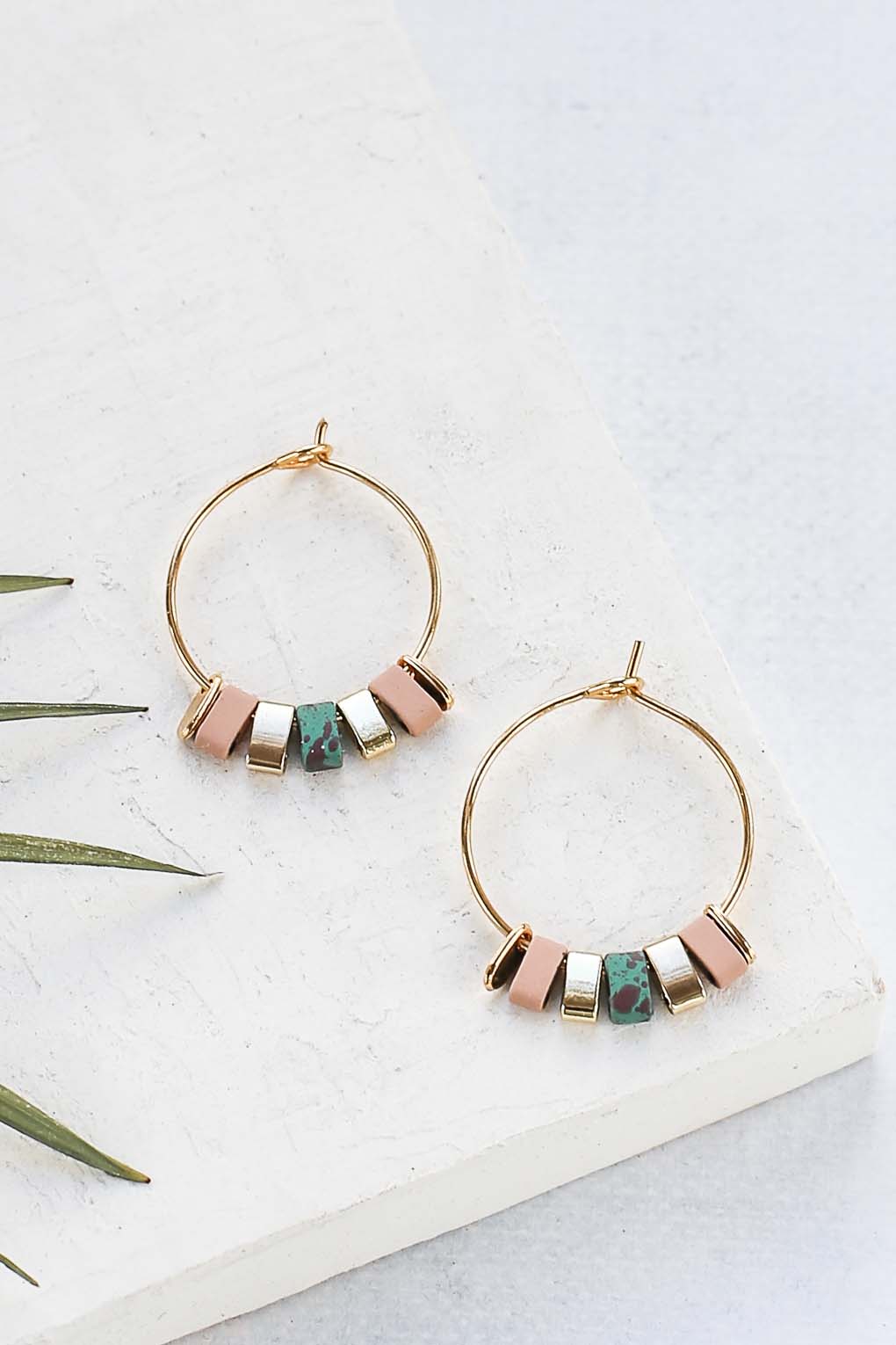boucles Bali hoop small vert doré de Shlomit Ofir