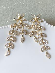 Boucles Magnolia strass blanc doré