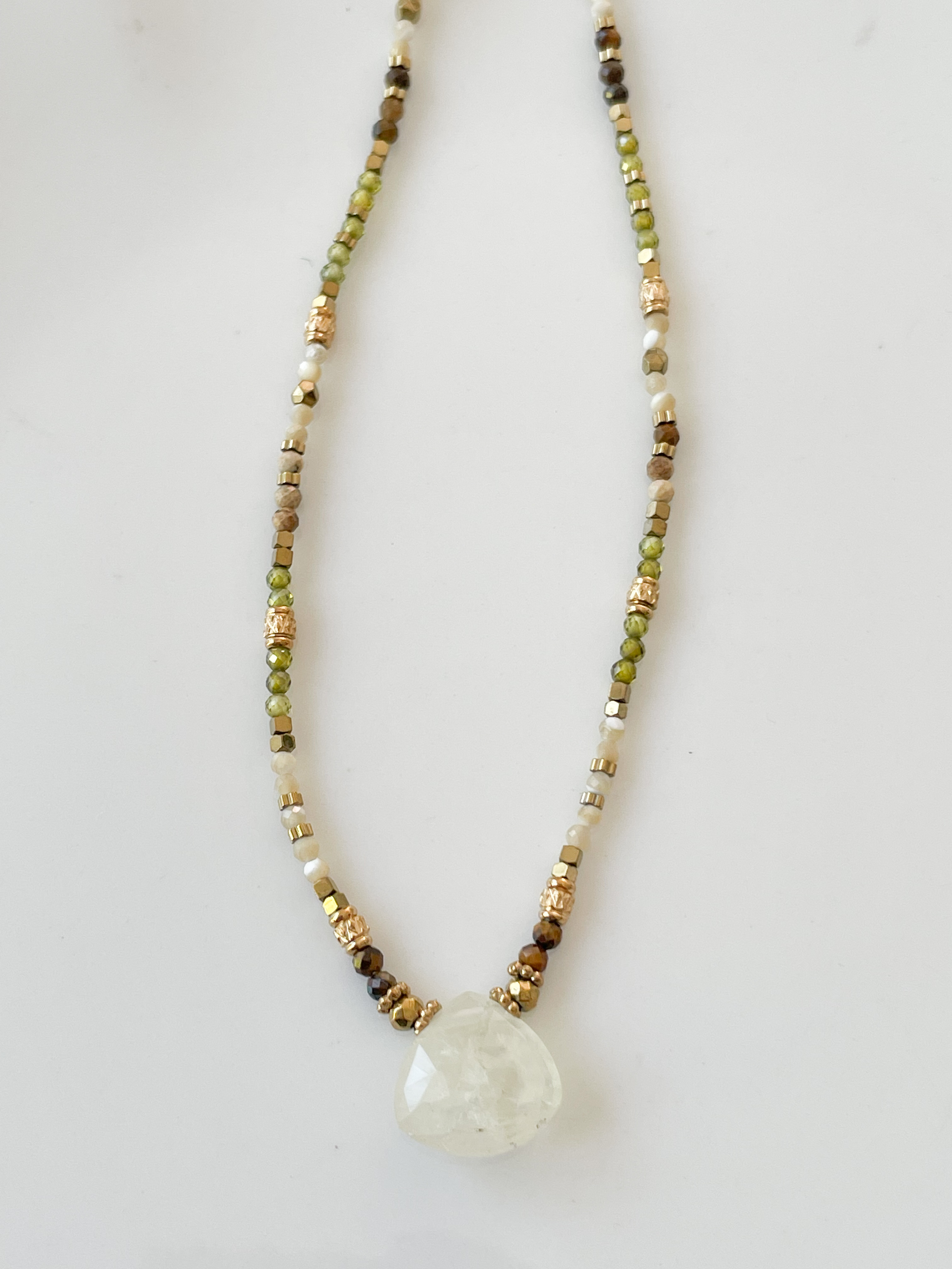 Collier pierres Gaby marron blanc doré