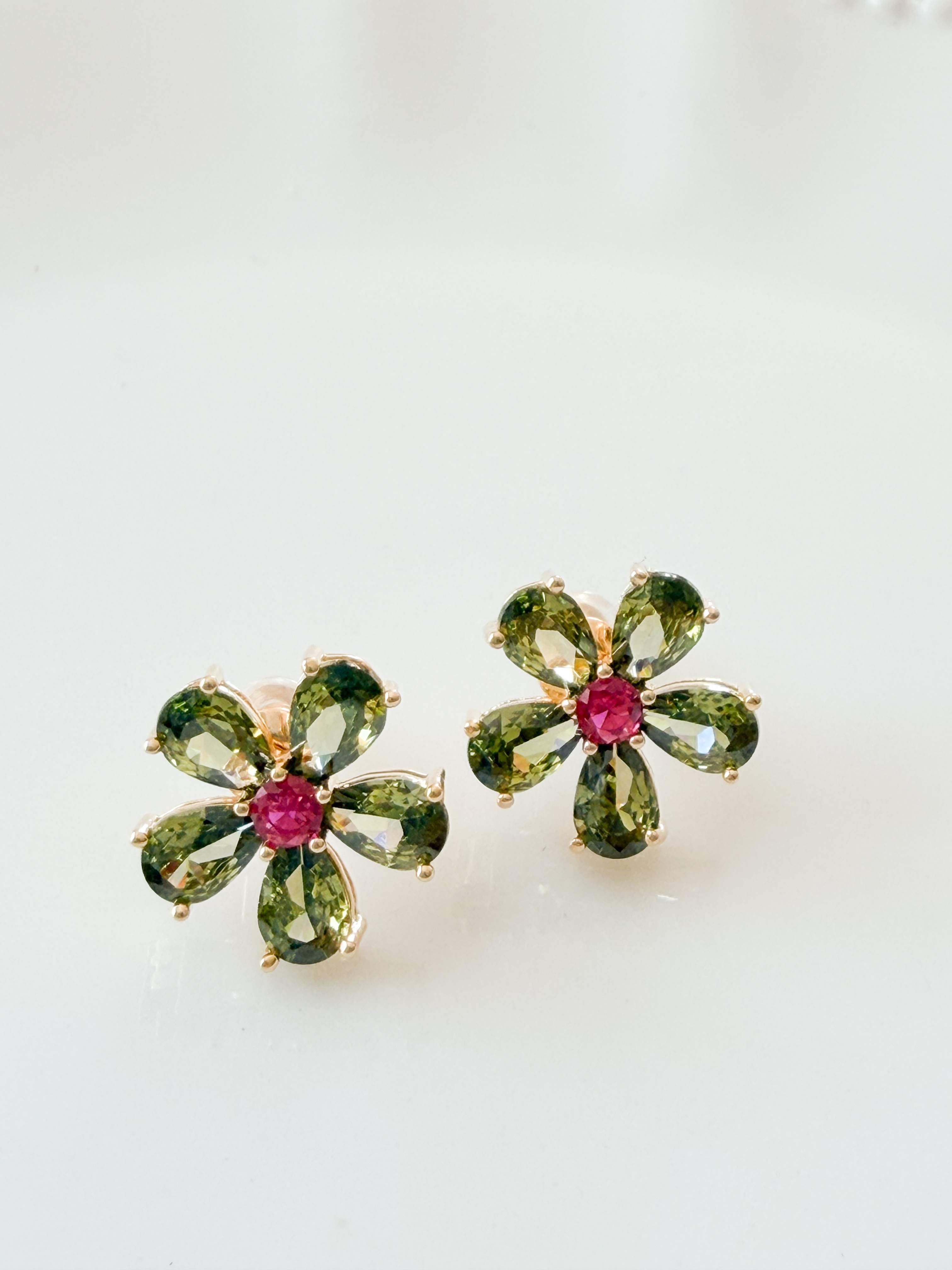 Boucles fleur puce doré