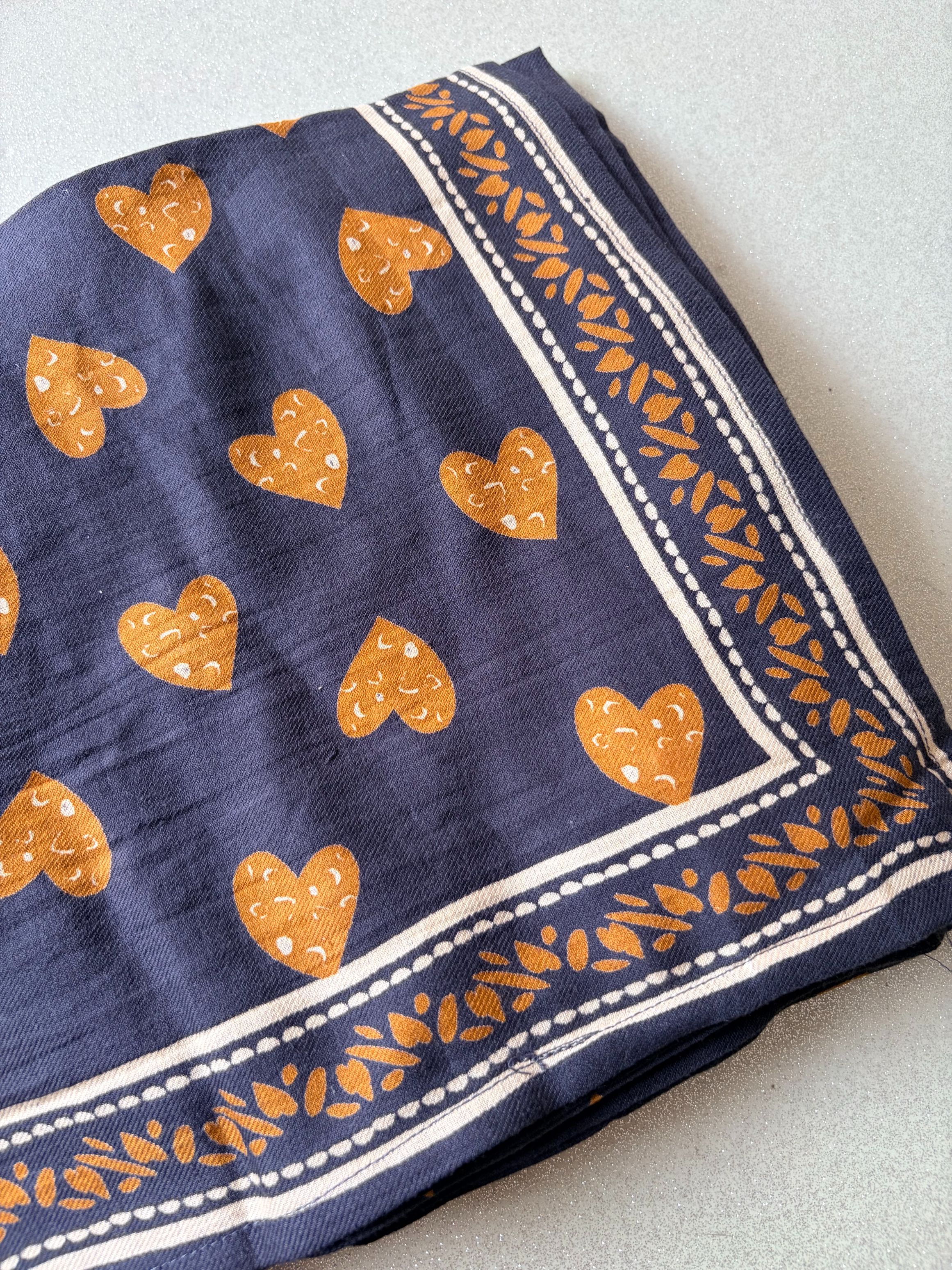 Foulard Bonheur du jour large coeur noir