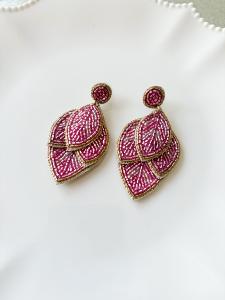 Boucles perles brodées feuille rose