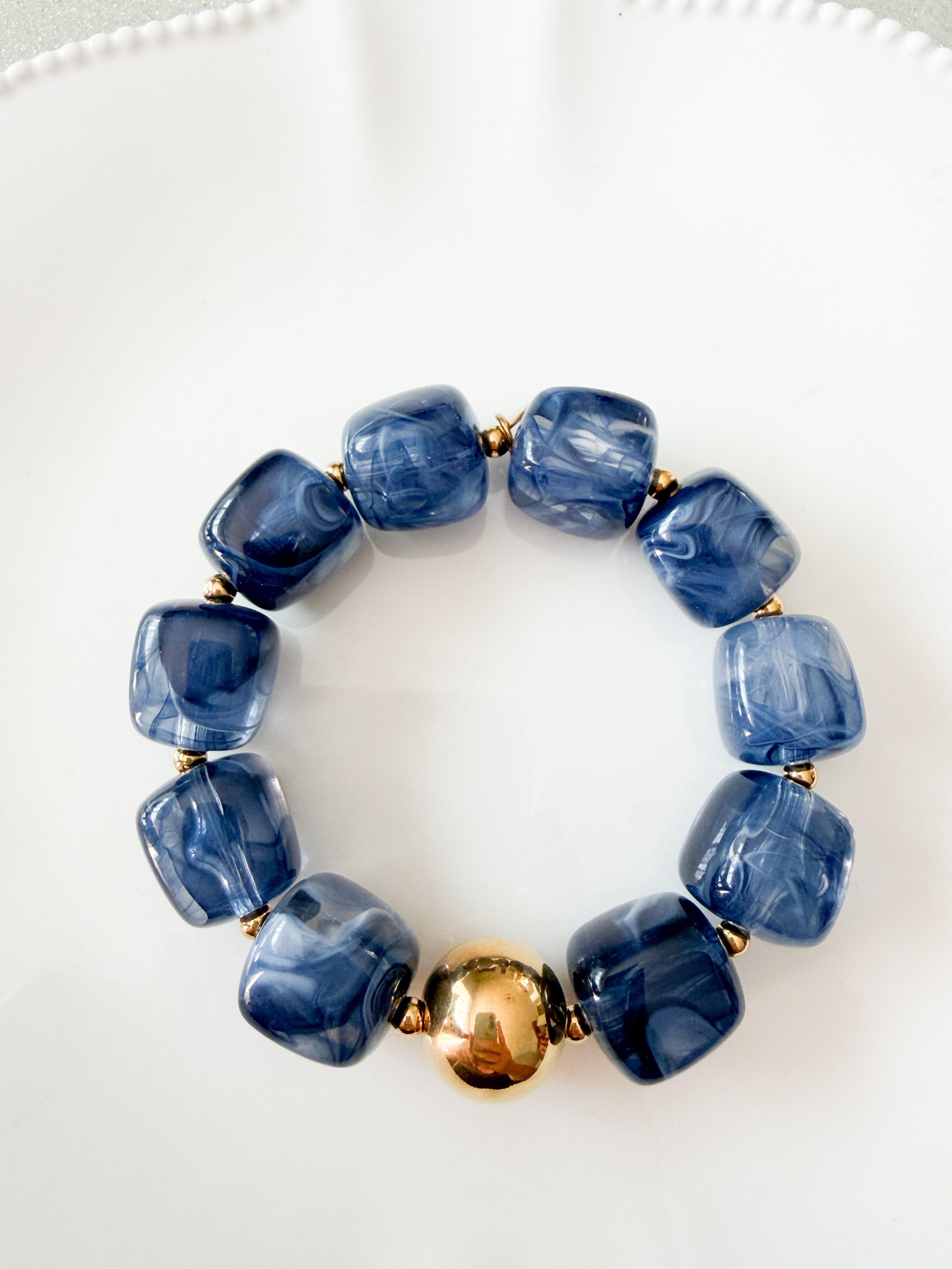 Bracelet perles bleu fonçé doré