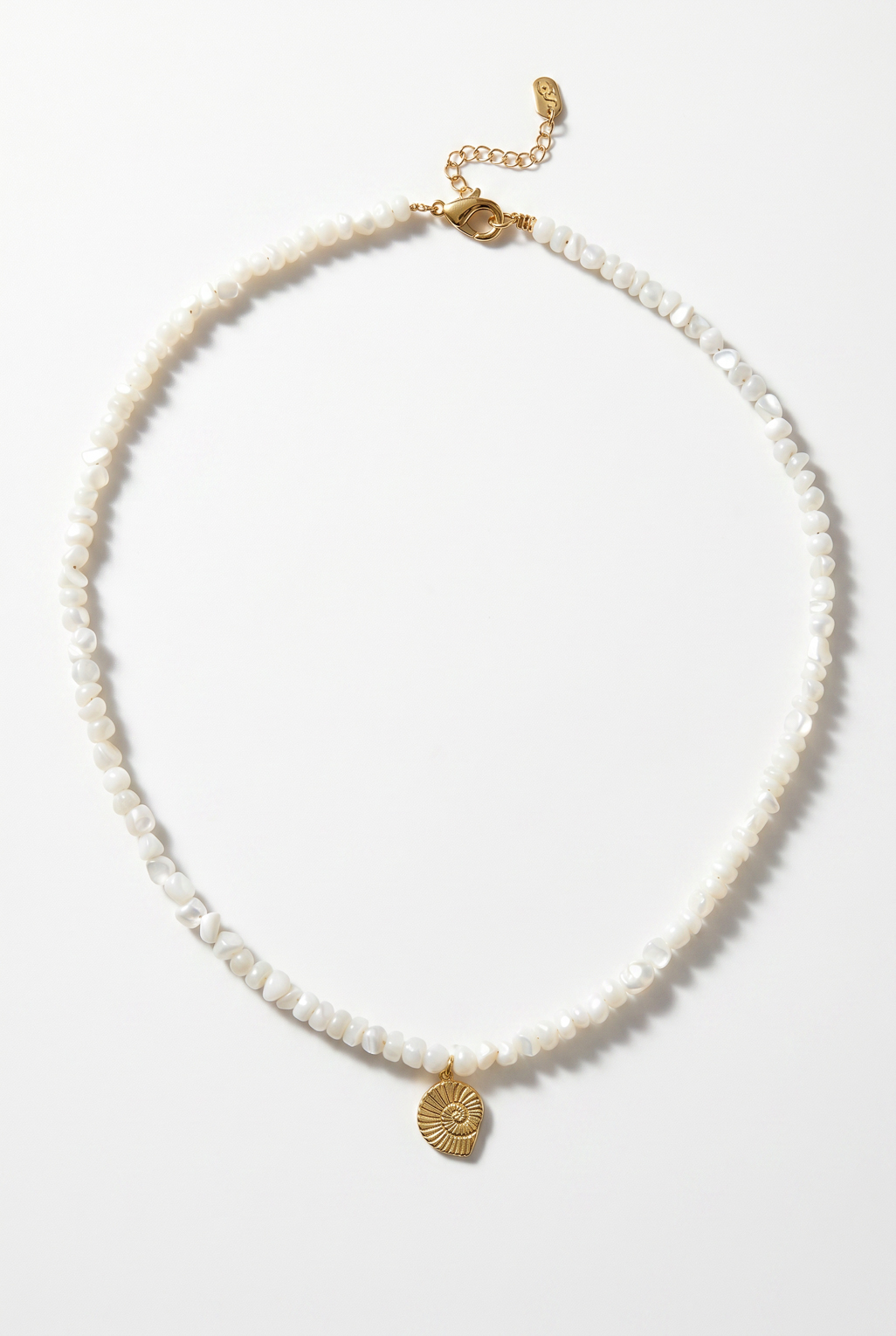 Collier Raya perles blanches doré de Shlomit
