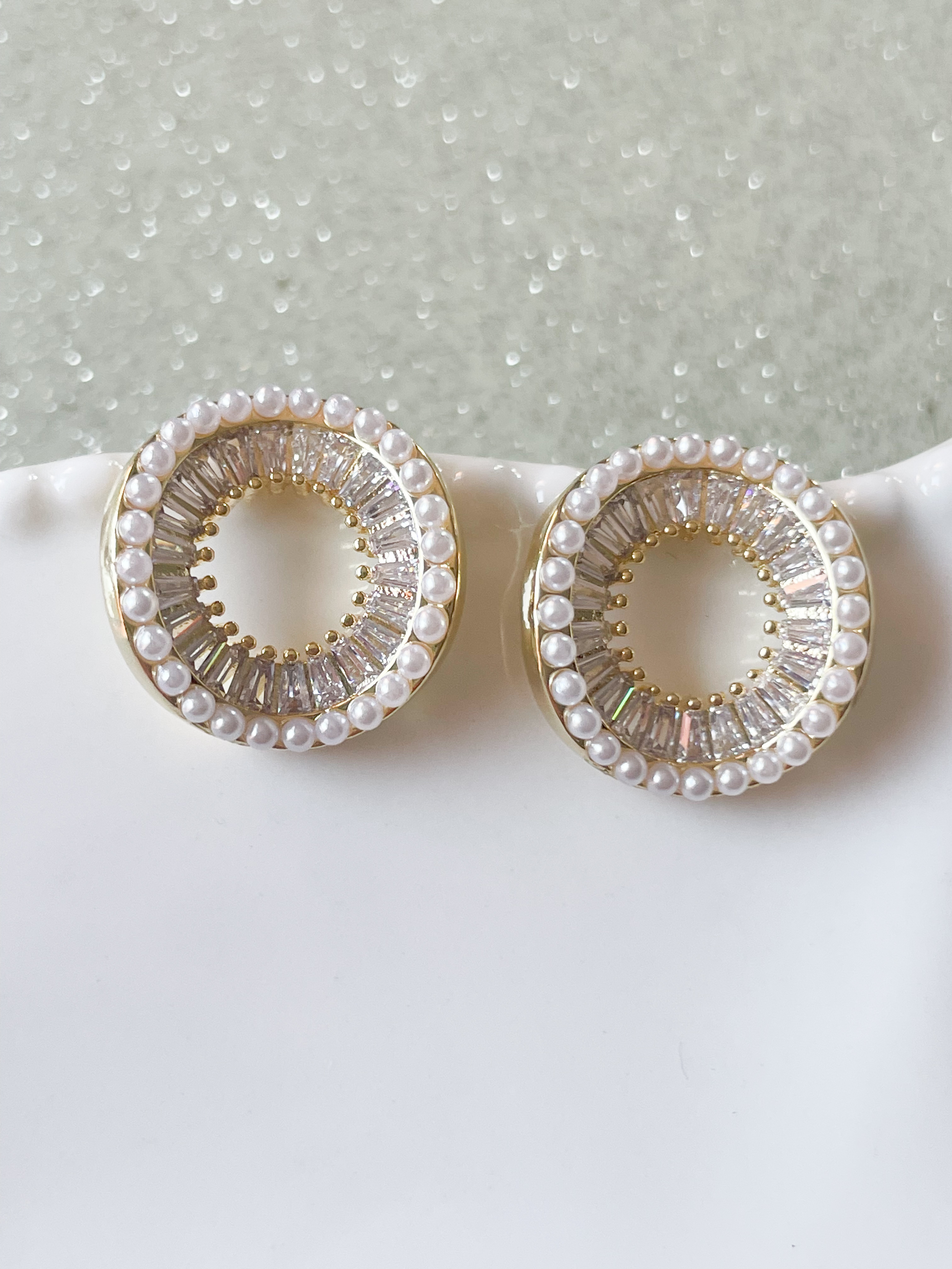 boucles Adélaide strass blancs doré