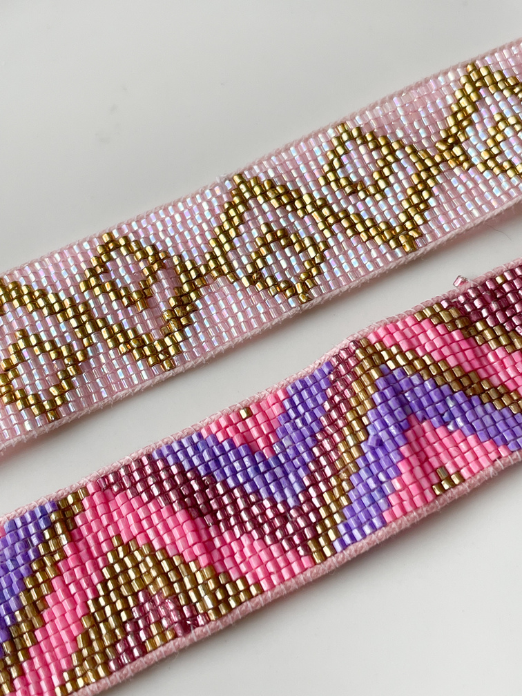 bracelet brodé rose violet