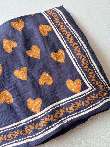 Foulard Bonheur du jour large coeur noir
