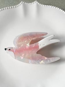 pince à cheveux oiseau rose