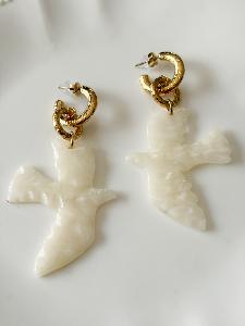Boucles hirondelles beige doré