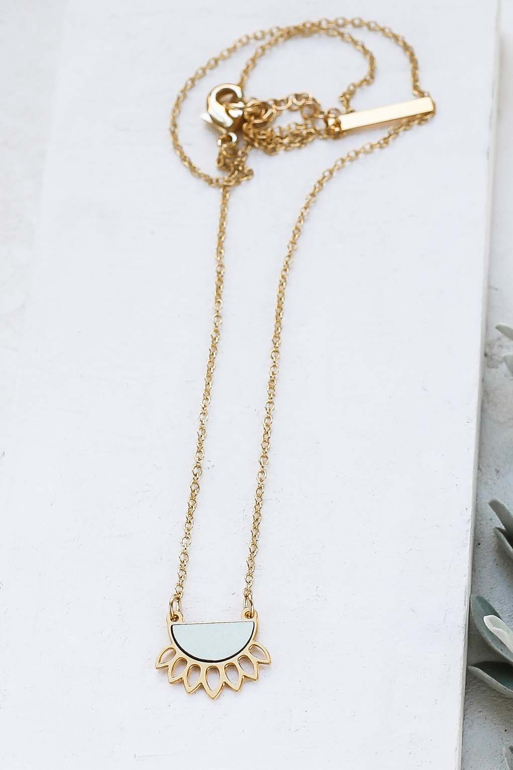 collier Sana vert clair doré de Shlomit Ofir