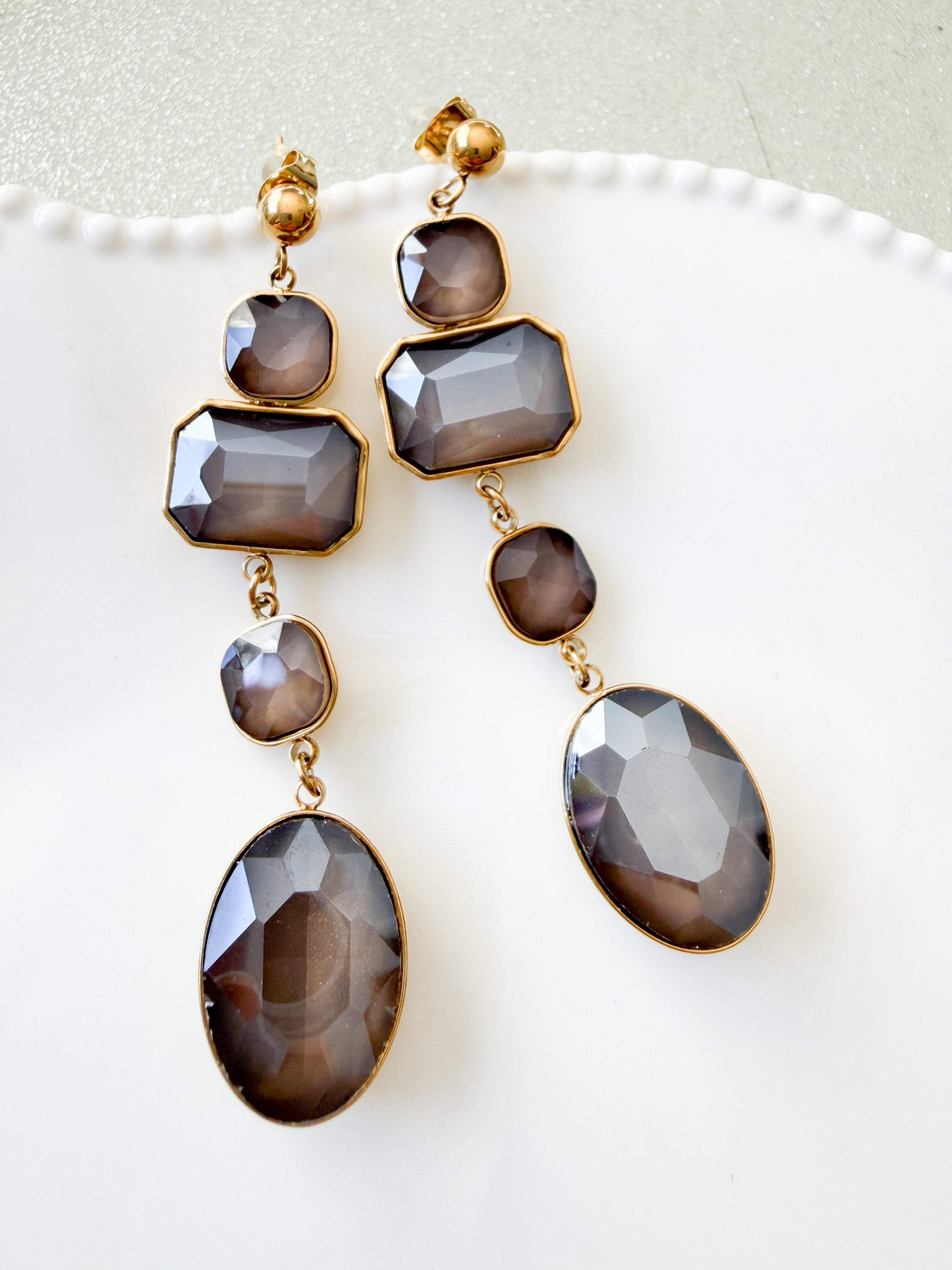 Boucles longues strass gris doré
