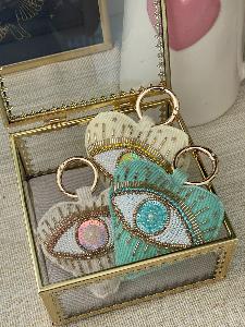 porte clé coeur brodé beige de Mandalita