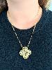 Collier médaillon fleur grand modèle doré 