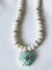 Collier pierres coeur blanc turquoise doré